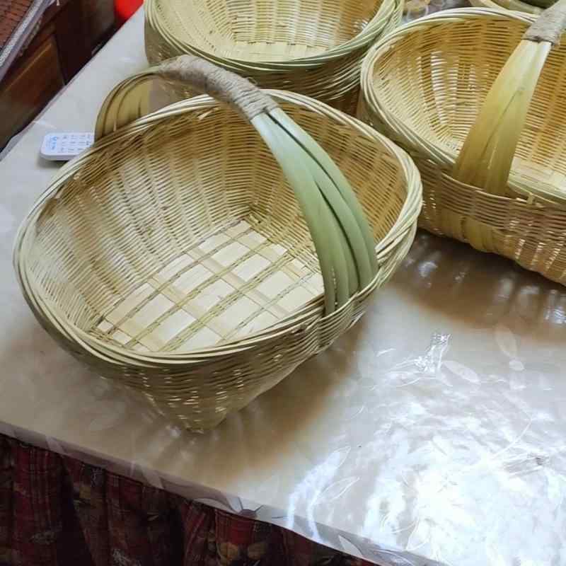 かご 竹編み 大型 古風 果物用 野菜用 卵用 手提げ 田舎風 バスケット 収納 ナチュラル素材 ピクニック向き 日常使い
