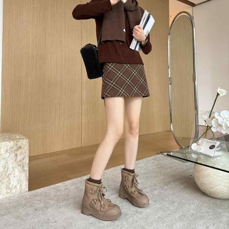 女性用 革 スノーブーツ 太ヒール ミドルカット フロントベルト 冬用 スリム見せ 滑り止め 耐久性 ラムウール 内張り 暖か 防水加工｜SEIYUショップ