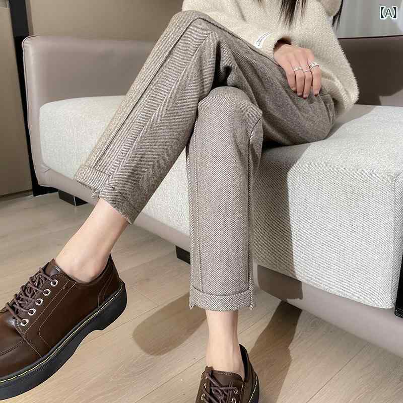 レディース ハーレムパンツ 秋 冬用の レディース用 フリース 裏地 付き ブラウン ウール ストレート レッグ パンツ。 ハイ ウエスト、 ゆったり フィット、 スリム、 クロップド、 小柄な 体型向けの シガレット スタイルの カジュアル パンツ。