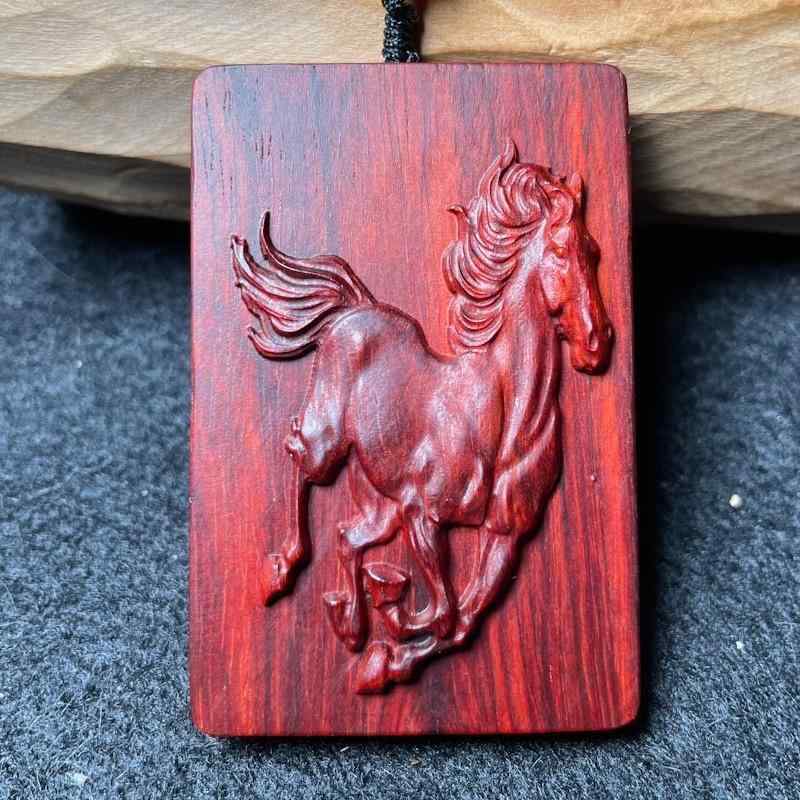 ペンダント ネックレス アクセサリー 小 葉 ローズウッド 十二支 馬 ペンダント メンズ レディース 木製 彫刻 マホガニー は 問いません