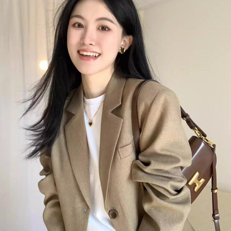 テーラードジャケット レディース ゆったり 大きいサイズ 綿麻素材 春秋用 ライトアウター カジュアル 上着 体型カバー 着痩せ 細見え お腹周りカバー 二の腕カバー 通勤用 普段使い 羽織り 長袖 無地 シンプル 大人かわいい ナチュラル 高級感 スタ|SEIYUショップ