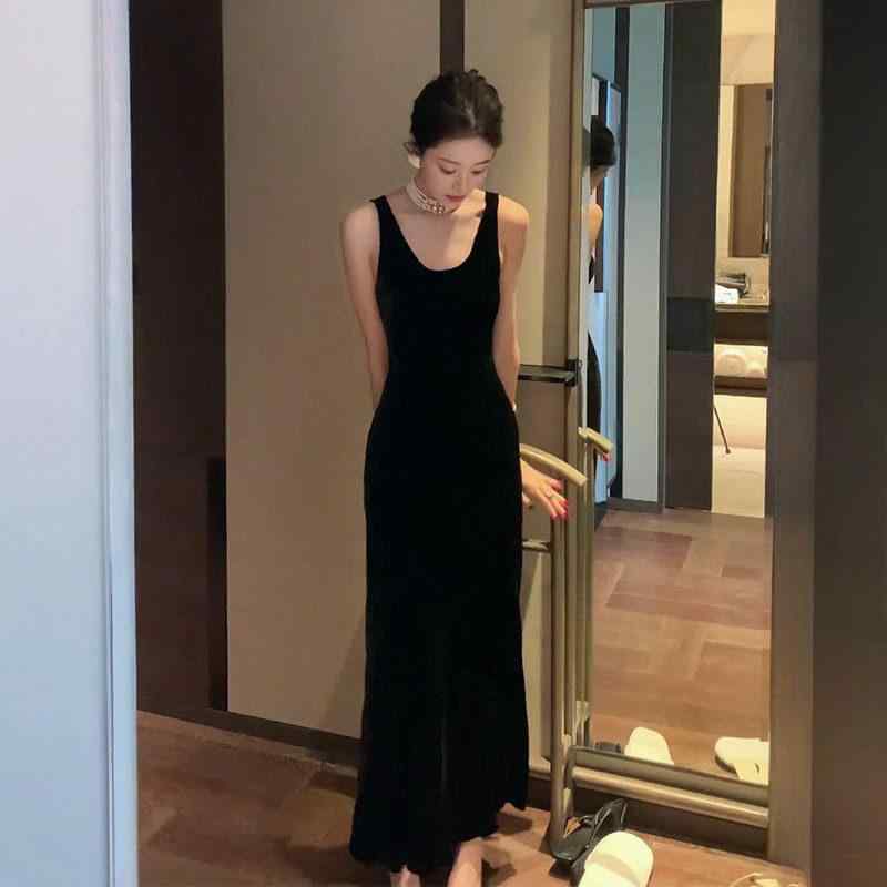 ワンピース レディース ドレス ロング丈 キャミソール ブラック 黒色 無地 高級感 体型カバー ゆったり 着痩せ 細見え 華奢見え 切り替え フレア Aライン リゾート 海辺 ビーチ 休暇 パーティー 二次会 披露宴 結婚式 お呼ばれ セクシー 大人か|SEIYUショップ