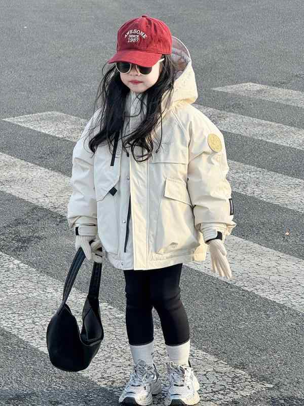 アウター キッズ 男女兼用 ダウンコート 冬用 ジャケット 子供服 ジャンパー パーカー フード付き 防寒 中綿 羽織り 暖かい 厚手 派手過ぎない 野球風 カジュアル スポーティー アウトドア 登山 通学 公園遊び 防風 防水 軽量 撥水性 高機能 丈｜SEIYUショップ