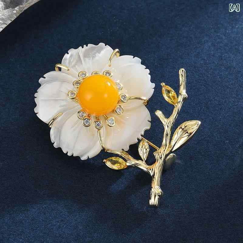 ブローチ 天然貝殻 フラワーアゲート 高級感 エレガント ファッション アクセサリー コート スーツ 合わせやすい ユニーク 洗練 女性用 ピン 留め具 装飾品