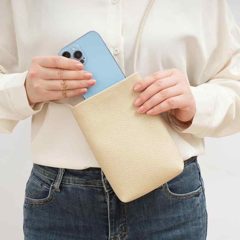 レディース ミニ御徒面子 革 曲がったがけ スマホポーチ 薄型 縦型  流行り物 百搭 普段使い走り 軽さ 合わせ分かりやすい ショルダーバッグ パウダーコンパクト