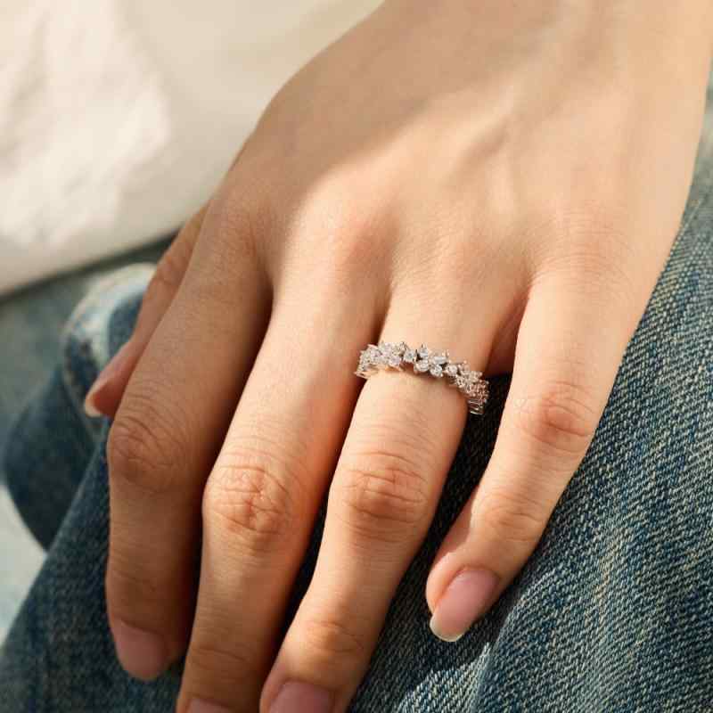 レディース 指輪 925 シルバー ホワイト ラウンド ジルコニア 花 モチーフ シンプル モダン スタイリッシュ 汎用 日常使い 高級感 輝き ジュエリー アクセサリー
