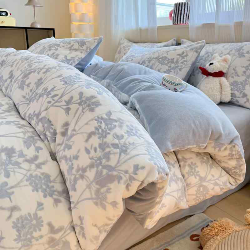 ベビー寝具セット 厚手暖か ミルクフランネル 4点セット 柔らかいフランネルシーツ ベッドパッド 花柄刺繍掛け布団カバー コーラルベルベット 秋冬用 赤ちゃん肌に優しい 吸湿性 軽量｜SEIYUショップ
