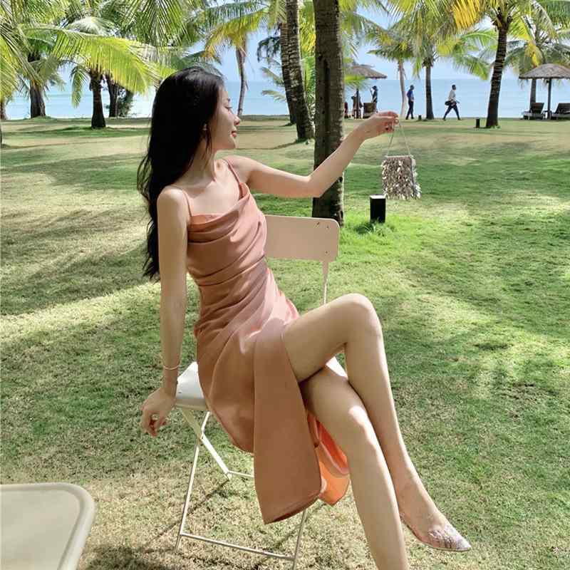 ワンピース レディース フレンチスタイル サテン生地 高級感 セクシー キャミソール スリット ロングスカート 夏用 外出着 光沢 女性らしい シルエット