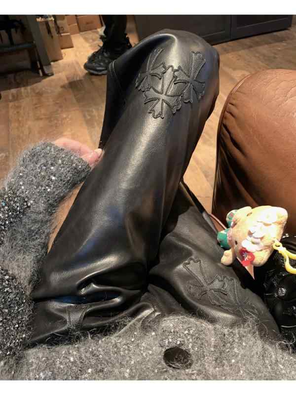 レディース パンツ 秋冬 ストレート スリム 合成皮革 カジュアル ロング 柔らかい PUレザー クロスモチーフ 普段使い 伸縮性 軽量