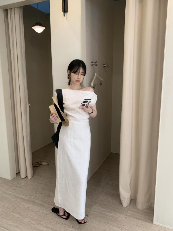 レディース ワンピース 夏用 リネン オフショルダー フレンチスタイル 高級感 ミニマリスト デザイン リゾート ロング丈 通気性 軽量 シンプル エレガント バカンス