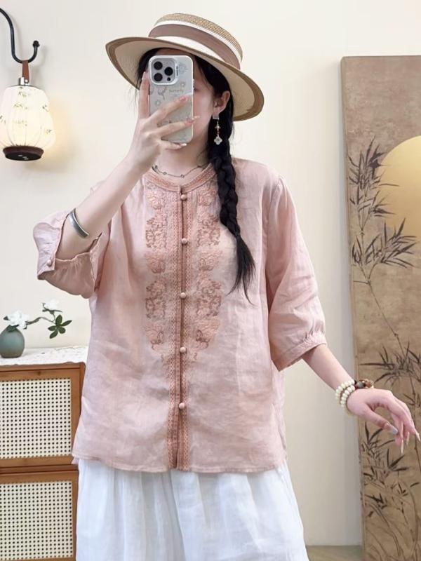 ブラウス レディース 春夏 ゆったり 大きいサイズ 麻 トップス 七分袖 スタンドカラー 刺繍 盤釦付き 森ガール系 文芸風 カジュアル 体型カバー 着痩せ 伸縮性 快適 通気性 普段使い 通勤用 アイボリー ナチュラル系 天然素材 風合い 柔らかい 上｜SEIYUショップ