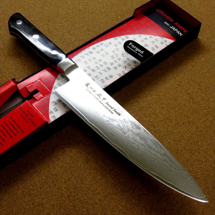 関の刃物 牛刀 20cm (200mm) 濃州正宗作 ダマスカス69層鋼 黒色積層強化木 家庭用の洋包丁 精肉の仕分け 魚の処理 野菜切り パン切りなど様々な用途に使いやすい多種多様な両刃万能包丁 国産日本製