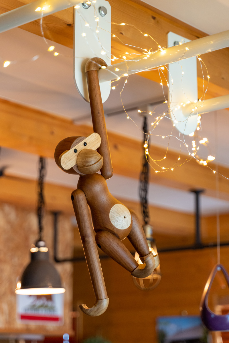 割引クーポン発行中 Kay Bojesen Monky S 小サイズ デザイナーズ リプロダクト品 木製 玩具カイ ボイスン モンキー ギフト インテリア オブジェ 置物 北欧 コレクション 完成品 猿 おもちゃ 人形 フィギュア Solga Sowa Pl