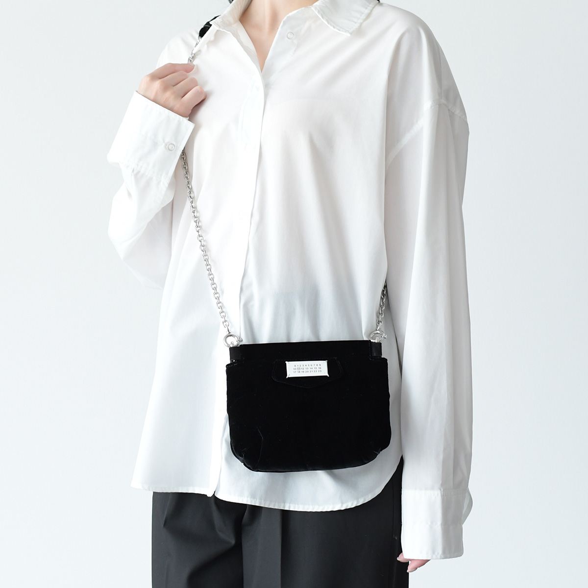 MAISON MARGIELA メゾン マルジェラ バッグ グラムスラム ショルダーバッグ MINI GLAMSLAM クロスボディバッグ SB1WF0002 P6426 レディース ブラック ベロア