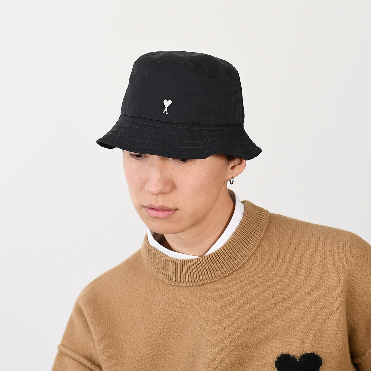 【26SS新入荷】AMI PARIS アミパリス 帽子 Ami De Coeur バケットハット メンズ AMI ALEXANDRE MATTIUSSI AMI DE COEUR UHA671 PA0035 ユニセックス ブラック ワンポイント カジュアル 15,260円