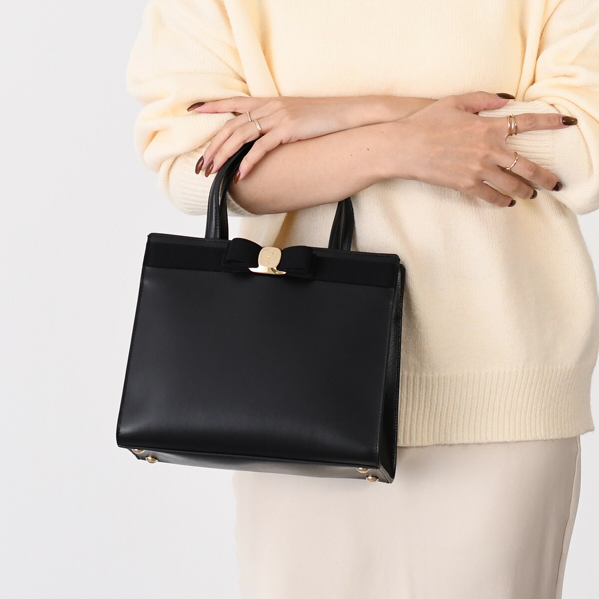 フェラガモ バッグ 楽天市場】FERRAGAMO フェラガモ ショルダーバッグ cut out