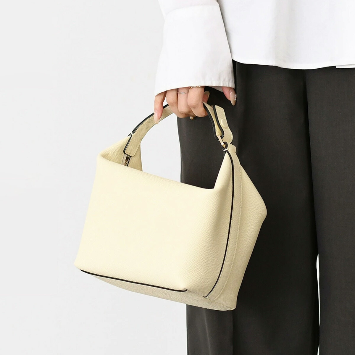 楽天市場】Valextra ヴァレクストラ トートバッグ レディース V5B94