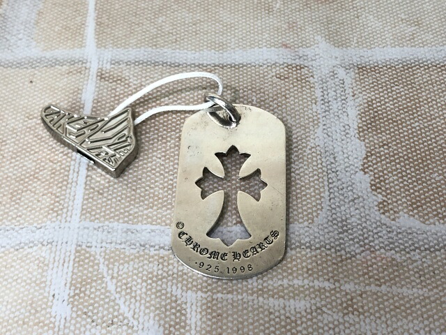 【中古】 CHROME HEARTS クロムハーツ クロムハーツ カットアウトクロス・ドッグタグ ラージ   フェイクバスターズ価値付ける済 111432394