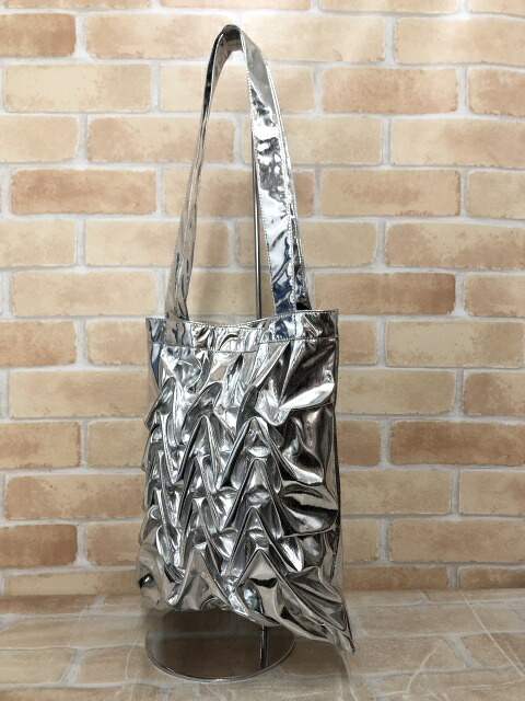 【中古】 Create Clair クリ八つ クレイル Undulating tote bag しろがね色色つや  111449623