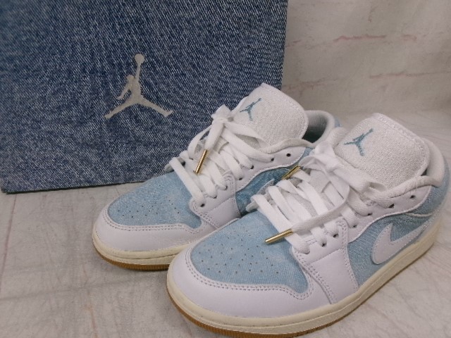 【中古】【箱付き添い人】 NIKE ﾅｲｷ AIR JORDAN 1 LOW SE ｴｱｼﾞｮｰﾀﾞﾝ HQ2004-400 ﾗｲﾄﾌﾞﾙｰ/ﾎﾜｲﾄ 24.5珊 991917564