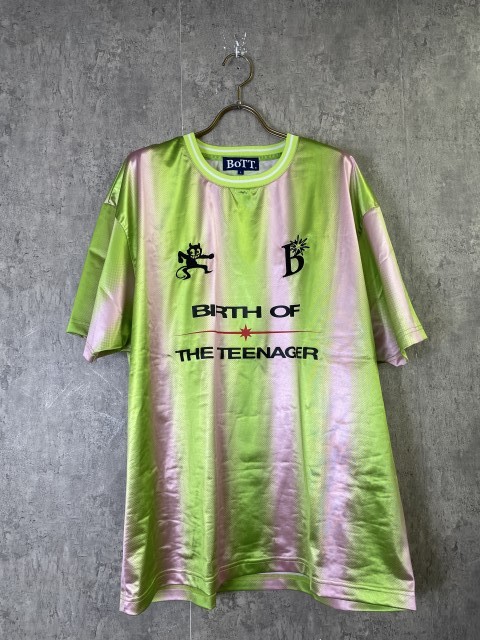 【中古】BOTT ﾎﾞｯﾄ Gradient Soccer Shirt ｸﾞﾗｼﾞｴﾝﾄ ｻｯｶｰ ｼｬﾂ ｸﾞﾗﾃﾞｰｼｮﾝ ｹﾞｰﾑ ｼｬﾂ 25SS ﾋﾟﾝｸ ｸﾞﾘｰﾝ L 33972742