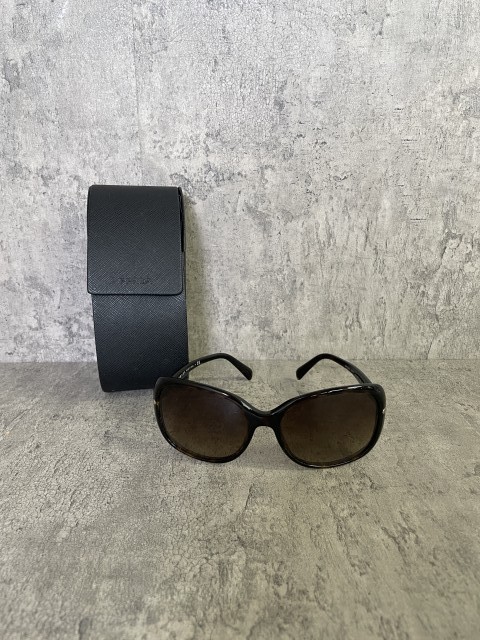 【中古】PRADA ﾌﾟﾗﾀﾞ ｻﾝｸﾞﾗｽ ｱｲｳｪｱ 鼈甲 ｲﾀﾘｱ製 ITALY ﾌﾞﾗｳﾝ 57□17 33962024｜セレクト古着レプトン　店