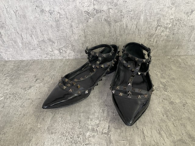 【中古】VALENTINO GARAVANI ｳﾞｧﾚﾝﾃｨﾉ ｶﾞﾗｳﾞｧｰﾆ ﾊﾟﾝﾌﾟｽ ﾍﾞﾙﾄ ｽﾀｯｽﾞ ｴﾅﾒﾙ ITALY ｲﾀﾘｱ製 Y2K ﾌﾞﾗｯｸ 33932947｜セレクト古着レプトン　店