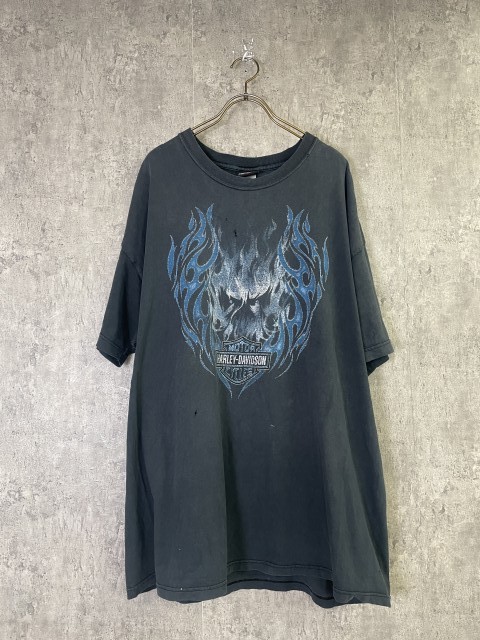 【中古】HARLEY DAVIDSON ﾊｰﾚｰﾀﾞﾋﾞｯﾄﾞｿﾝ Tｼｬﾂ ﾌｧｲｱ 炎 ﾛｺﾞ HANES ﾍｲﾝｽﾞ ｱﾒﾘｶ製 USA ｳﾞｨﾝﾃｰｼﾞ ｵｰﾙﾄﾞ ﾈｲﾋﾞｰ 2XL 33977470｜セレクト古着レプトン　店