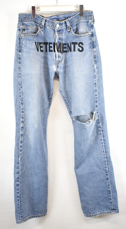 vetements x levi's logo jeans