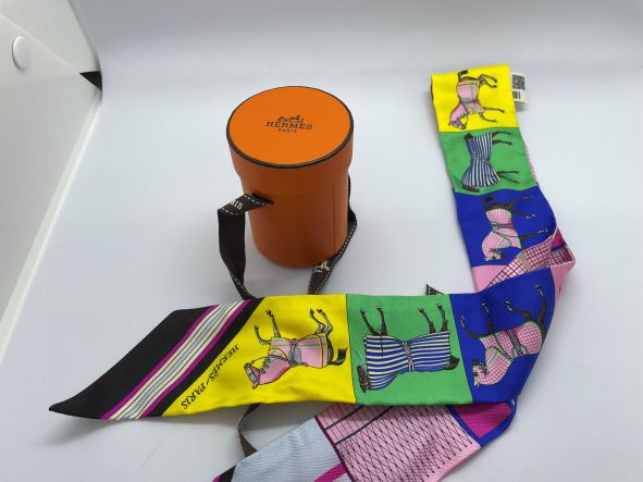 マラソン５千円引き【在庫即発】エルメス ツイリー スカーフ シルク HERMES レディース バンダナ 馬柄 ギフトラッピング 直営店ラッピング【新品】【フランスエルメス買い付け品】