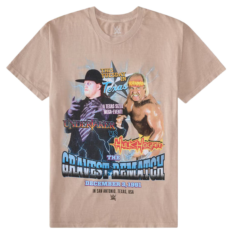 WWE ハルク・ホーガン アンダーテイカー Tシャツ 【現地買付】This Tuesday In Texas Relaxed Graphic T-Shirt Goodie Two Sleeves ベージュ