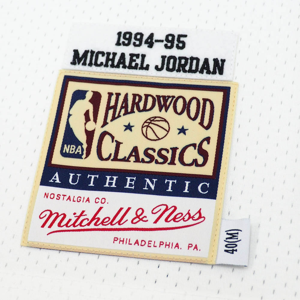 Nba マイケル ジョーダン シカゴ ブルズ ユニフォーム Nflグッズ ジャージ オーセンティック ジョーダン ミッチェル ネス Mitchell Ness ホワイト Mlb Nbaグッズショップ Selectionあす楽対応 ブルズ時代のマイケル ジョーダン選手復刻ユニフォーム