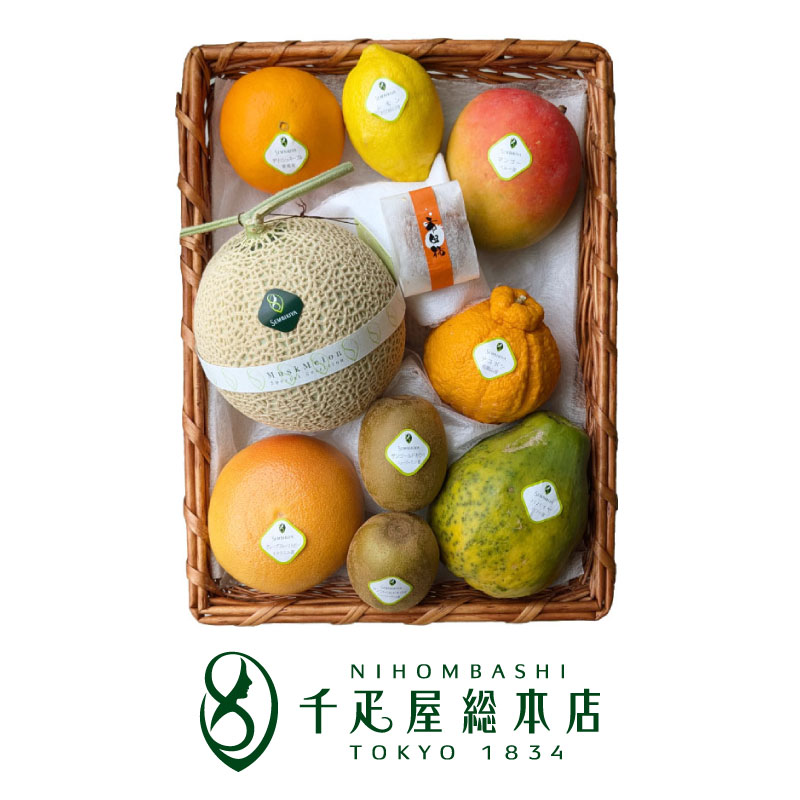 日本橋 千疋屋総本店 季節の果物詰合（7） かご入｜<br>果物 フルーツ 詰め合わせ かご 盛り ギフト お祝い 誕生日 結婚 出産 内祝い お返し お礼 贈り物 贈答品 お見舞い 法事 お供え 御供 お中元 お歳暮