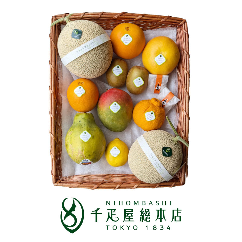 日本橋 千疋屋総本店 季節の果物詰合（8）かご 盛り ｜<br>果物 詰め合わせ  ギフト かご 盛りお祝い 誕生日 結婚 出産 内祝い お返し お礼 贈り物 贈答品 お見舞い 法事 お供え 御供 お中元 お歳暮