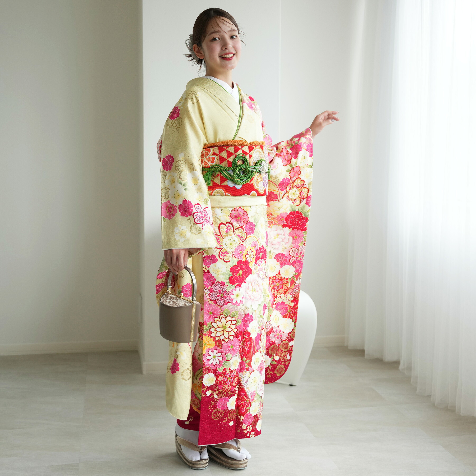 【レンタル】振袖 成人式【往復送料無料】女性 振袖セット 着物 女 成人式振袖セット 結婚式 振袖＆袋帯 フルセットレンタル 安い レトロ 大正浪漫 【振袖20点セット 正絹 アンティーク 絵羽 黄色 赤】新品足袋プレゼント
