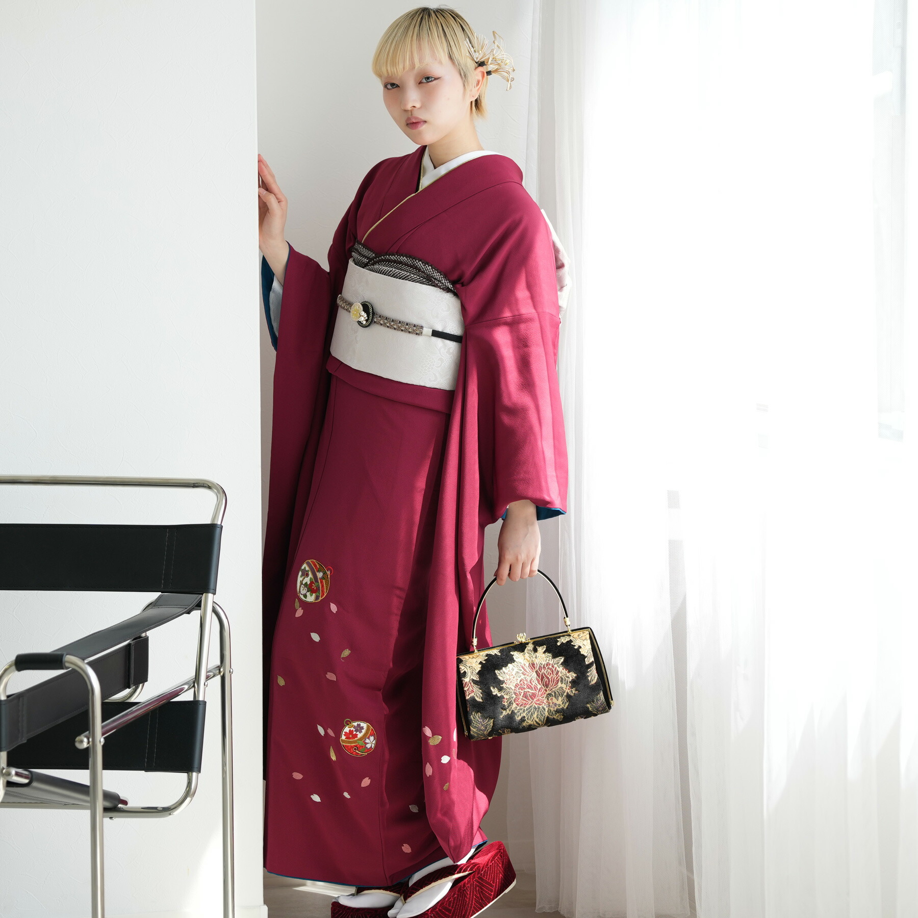 【レンタル】【振袖 正絹着物+袋帯 21点セット 紅地に刺繍の毬と桜】着物セット 女性 成人式 結婚式 前撮り20歳 20才 二十歳 二十才 はたち 正装 和装 フォーマル 晴れ着 記念撮影 足袋プレゼント 往復送料無料