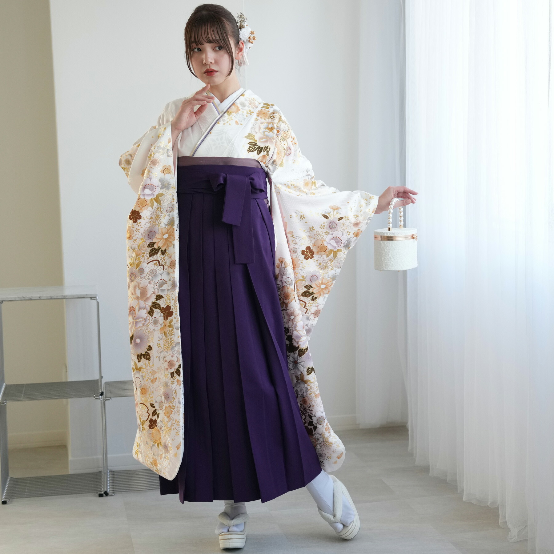 【レンタル】【袴 18点セット レトロホワイトに咲く浪漫桜】正絹振袖着物 はかま フルセット 豪華 卒業式 大学生 専門学生 レディース 女性 袴91cm（身長153-158cm）ブーツ着用の場合は身長約165cmまで 足袋プレゼント 往復送料無料