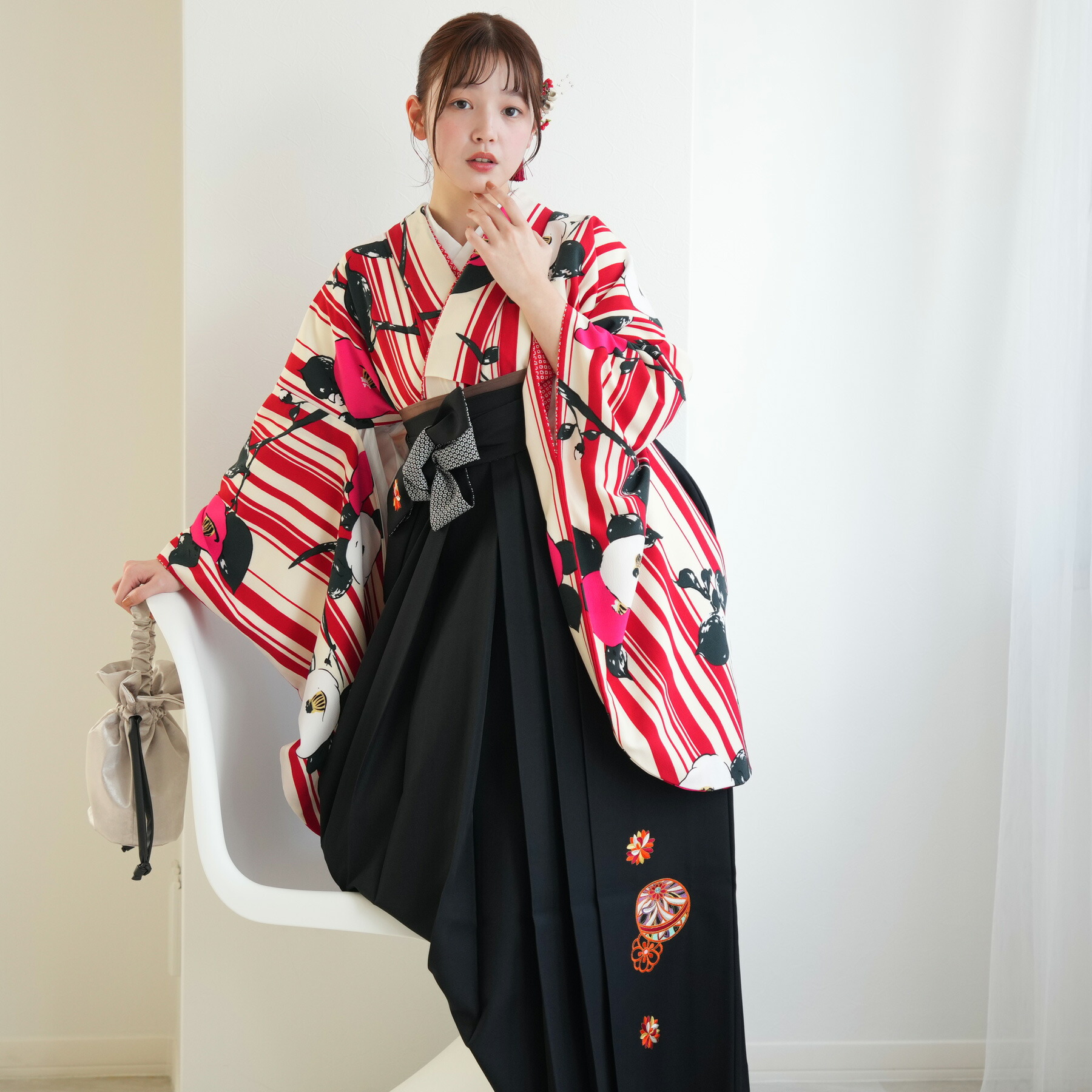 【レンタル】レンタル 袴 セット 大人 女 レディース 袴セット 卒業式 着物レンタル ハカマ はかま rental 往復送料無料【ニコアンティーク 九重 クリームレッド縞々つばき】 2尺袖 着物 袴 フルセット レンタル 06-16-24-017
