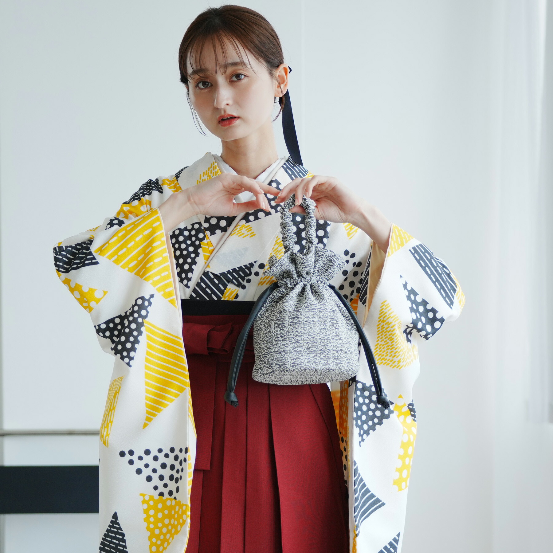 【レンタル】 袴 セット 大人 女 レディース 袴セット 卒業式 着物レンタル はかま rental 往復送料無料【ニコアンティーク トライアングル・イエロー】2尺袖 着物 袴 フルセット 足袋プレゼント 17点フルセット 水玉 三角形 幾何学 黒 黄 白|ニコアンティーク