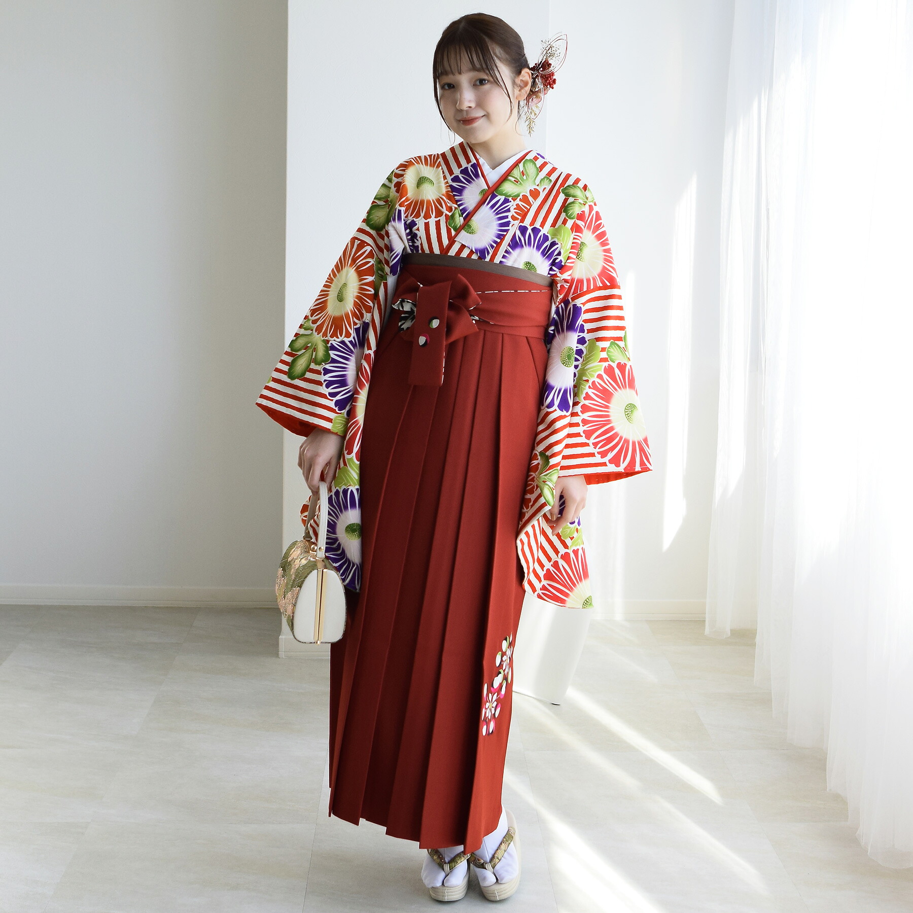 【レンタル】レンタル 袴 セット 大人 女 レディース 袴セット 卒業式 着物レンタル ハカマ はかま rental 往復送料無料【emma×紅一点 赤ストライプにレトロ菊】 2尺袖 着物 袴 フルセット レンタル