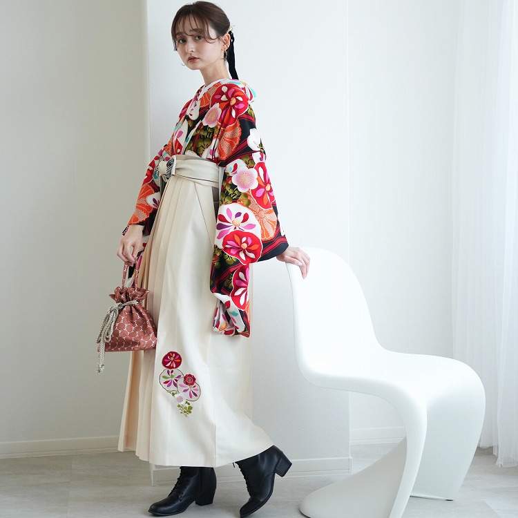 【レンタル】 往復送料無料 2尺袖着物 袴 17点セット JAPAN STYLE 大学生 着物 日本製 女性 袴91-99cm（身長153-170cm） 黒系 菊 よろけ縞 梅 花 女性 ladies ブランド着物 オレンジ 緑 赤 ピンク 紫 大学生 大人 卒業式 謝恩会 個性派 個性的