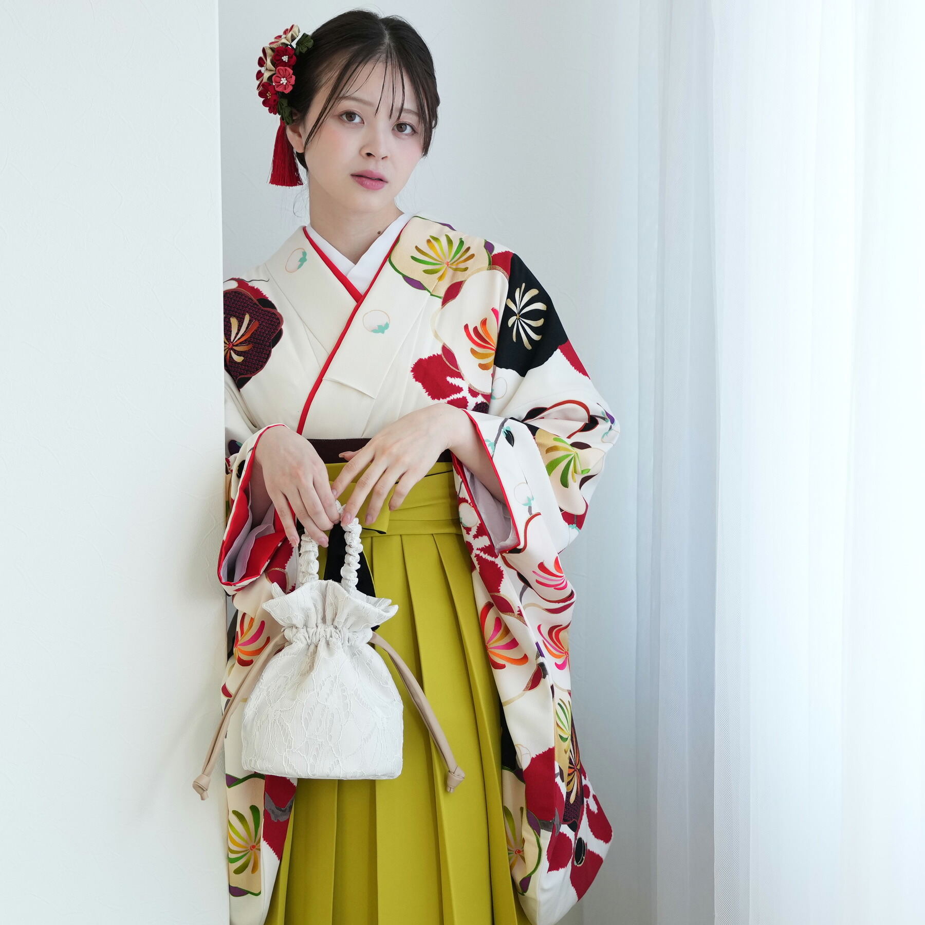 【レンタル】袴 セット 大人 女 レディース 袴セット 卒業式 着物レンタル 往復送料無料 【紅一点 レンタル 白地に赤い七宝と梅】 2尺袖 着物 袴