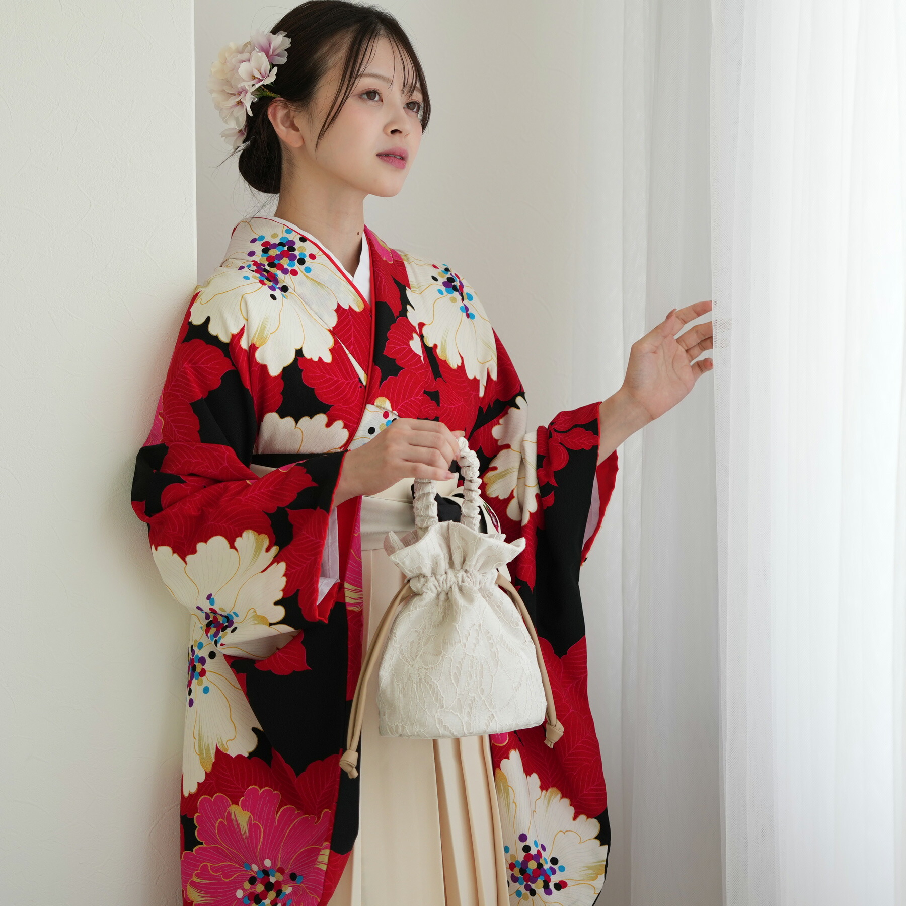 【レンタル】袴 セット 大人 女 レディース 袴セット 卒業式 着物レンタル 往復送料無料 【紅一点 レンタル 黒地に赤と白の大きな花】 2尺袖 着物 袴