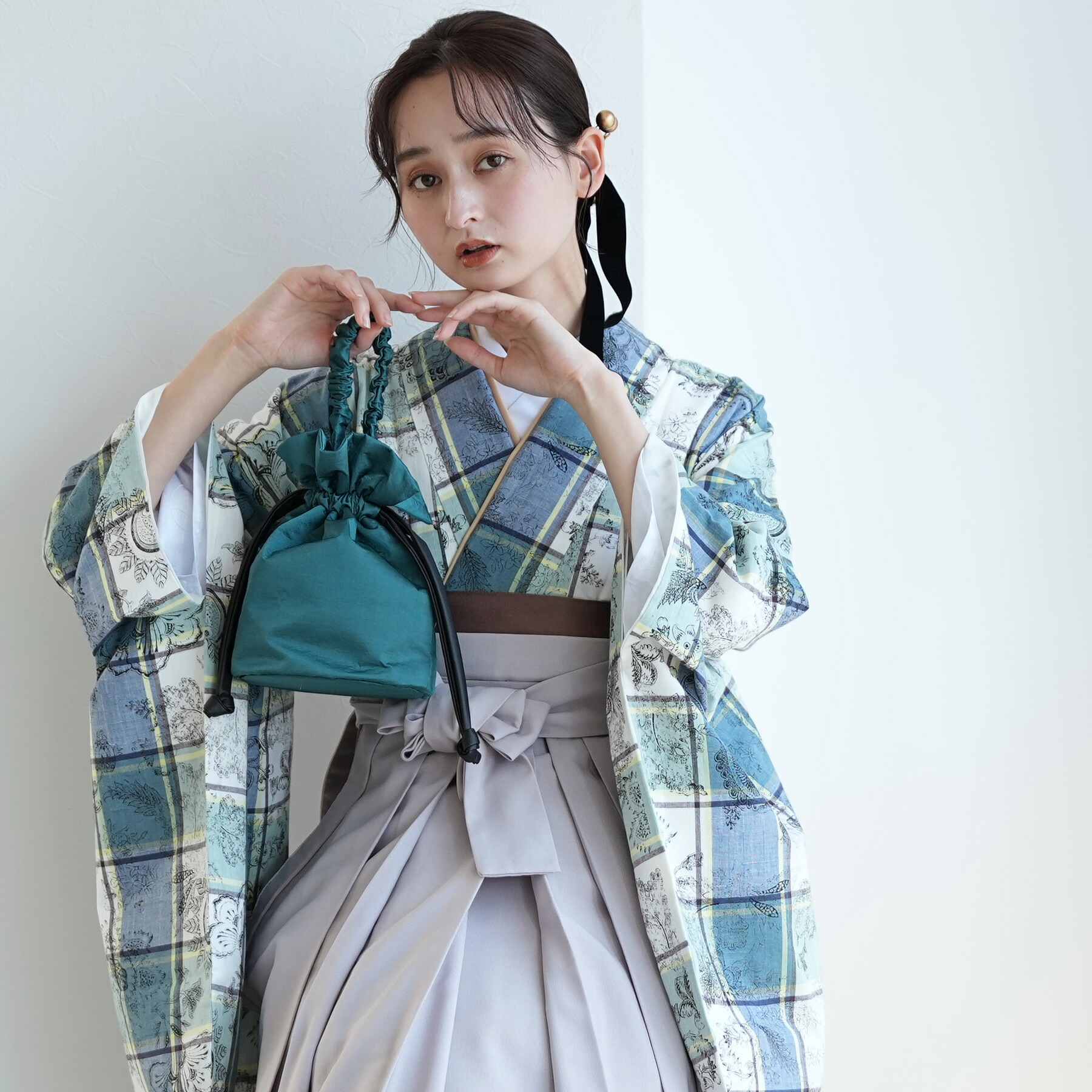【レンタル】 往復送料無料 2尺袖着物 袴 17点セット utatane 袴91-99cm(身長153-170cm) 袴セット 卒業式 大学生 着物 チェック 女性 マルチ系 女性 ladies オフホワイト グリーン ブルー グレー ラベンダー 日本製着物 重ね衿縫い付済 専門学校 卒服|ニコアンティーク