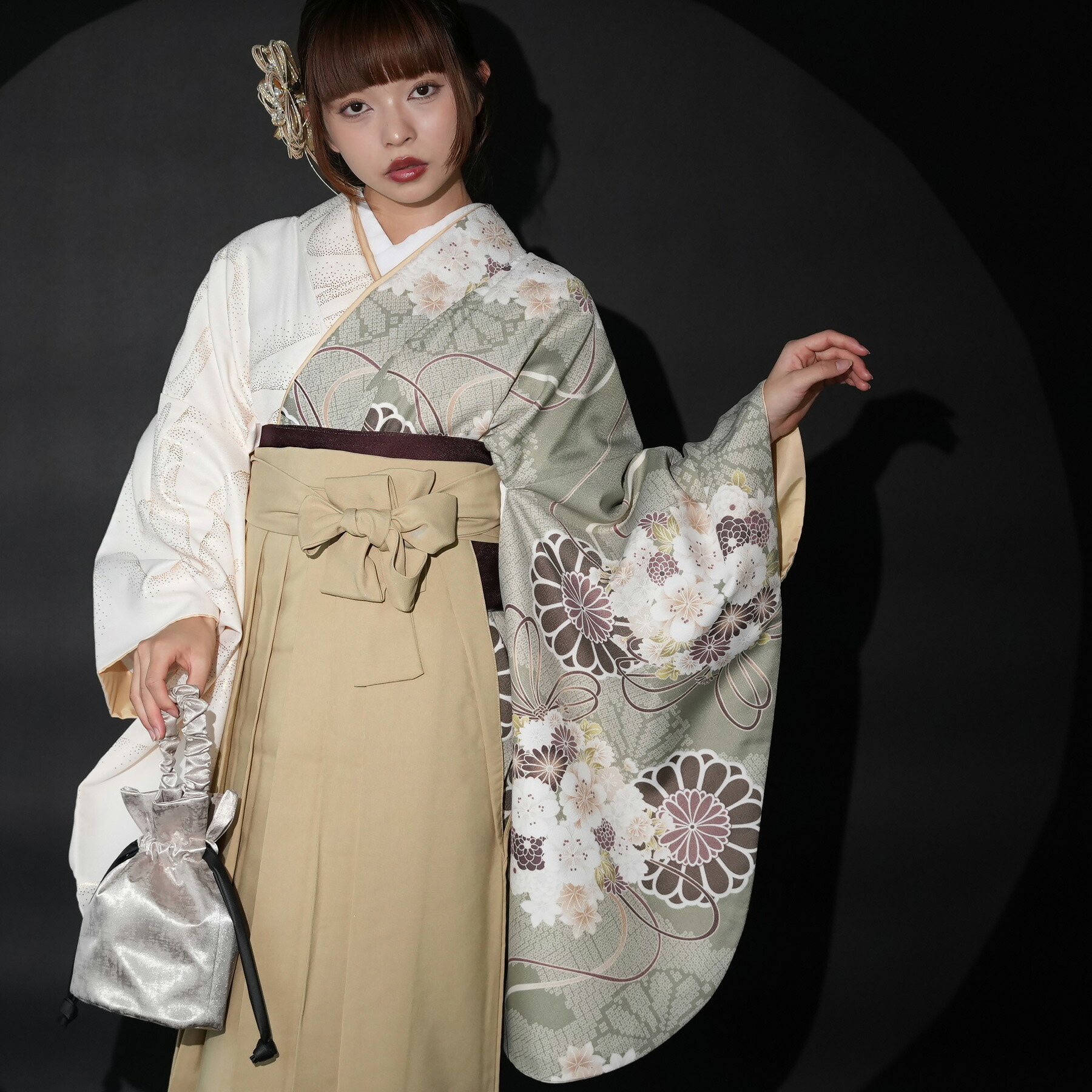 【レンタル】 往復送料無料 2尺袖着物 袴 17点セット ひよこ商店 袴91cm（身長153 - 158cm） 袴 卒業式 フルセット 花 大学生 レディース 女性 半身 クリーム金彩×翡翠の菊重ね 二尺袖着物 はかま フルセット 重ね衿縫い付済 足袋プレゼント