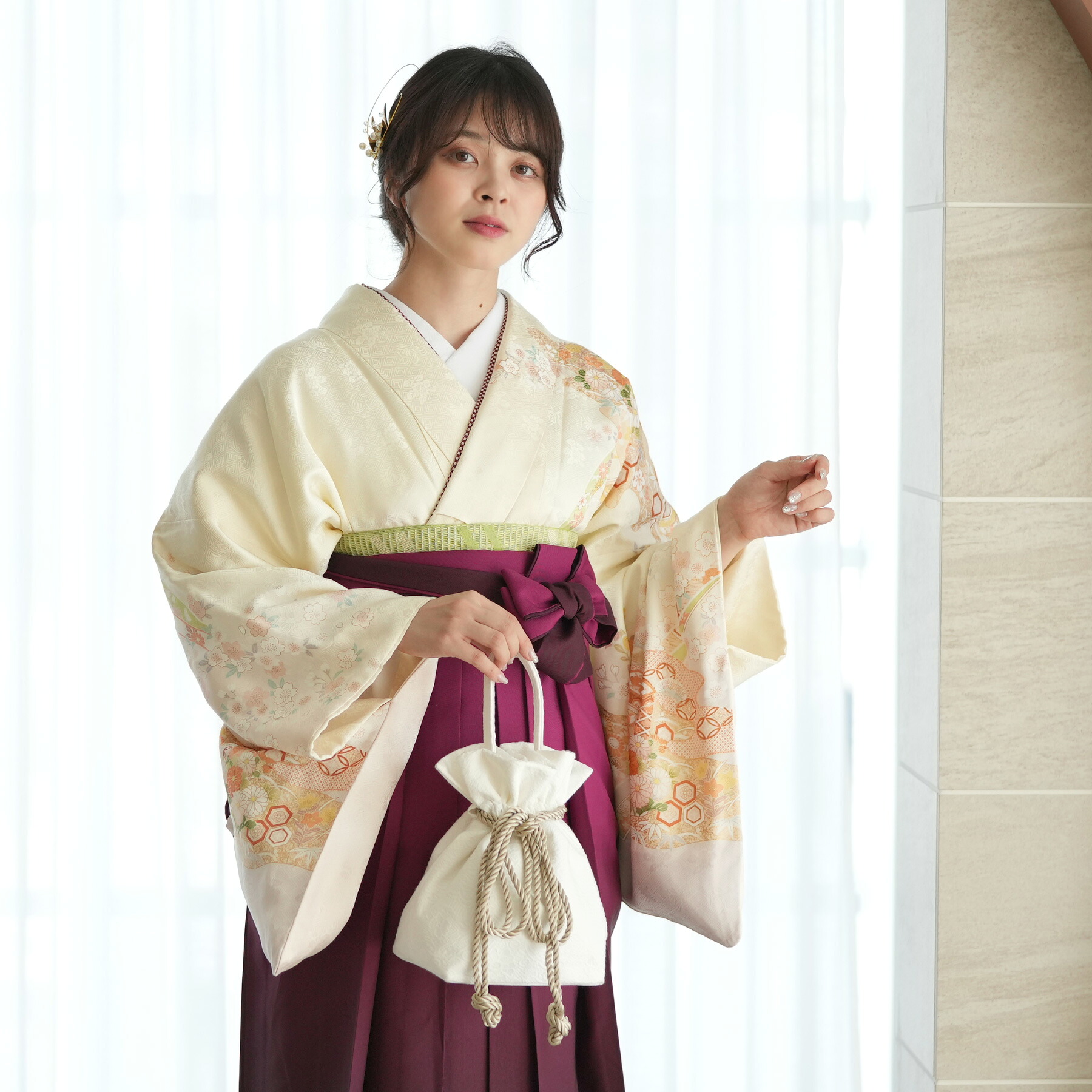 【レンタル】【袴 18点フルセット クリームに古典花柄】 訪問着 袴 大人 卒業式 教員 教職員 先生 着物レンタル 往復送料無料 着物 正絹 古典花 菊 牡丹 吉祥柄 袴 生成り クリーム ワイン 赤 フルセット 足袋プレゼント 女 女性