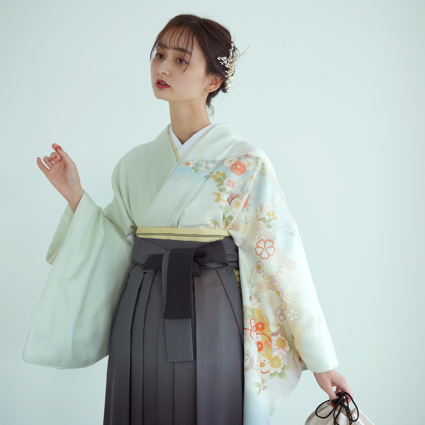 【レンタル】【袴 18点フルセット ライチグリーンに花玉手箱】 訪問着 袴 大人 卒業式 教員 教職員 先生 着物レンタル 往復送料無料 着物 正絹 袴 古典花 菊 牡丹 橘 吉祥柄 緑 グリーン オレンジ 黒 グレー フルセット 足袋プレゼント 女 女性｜ニコアンティーク