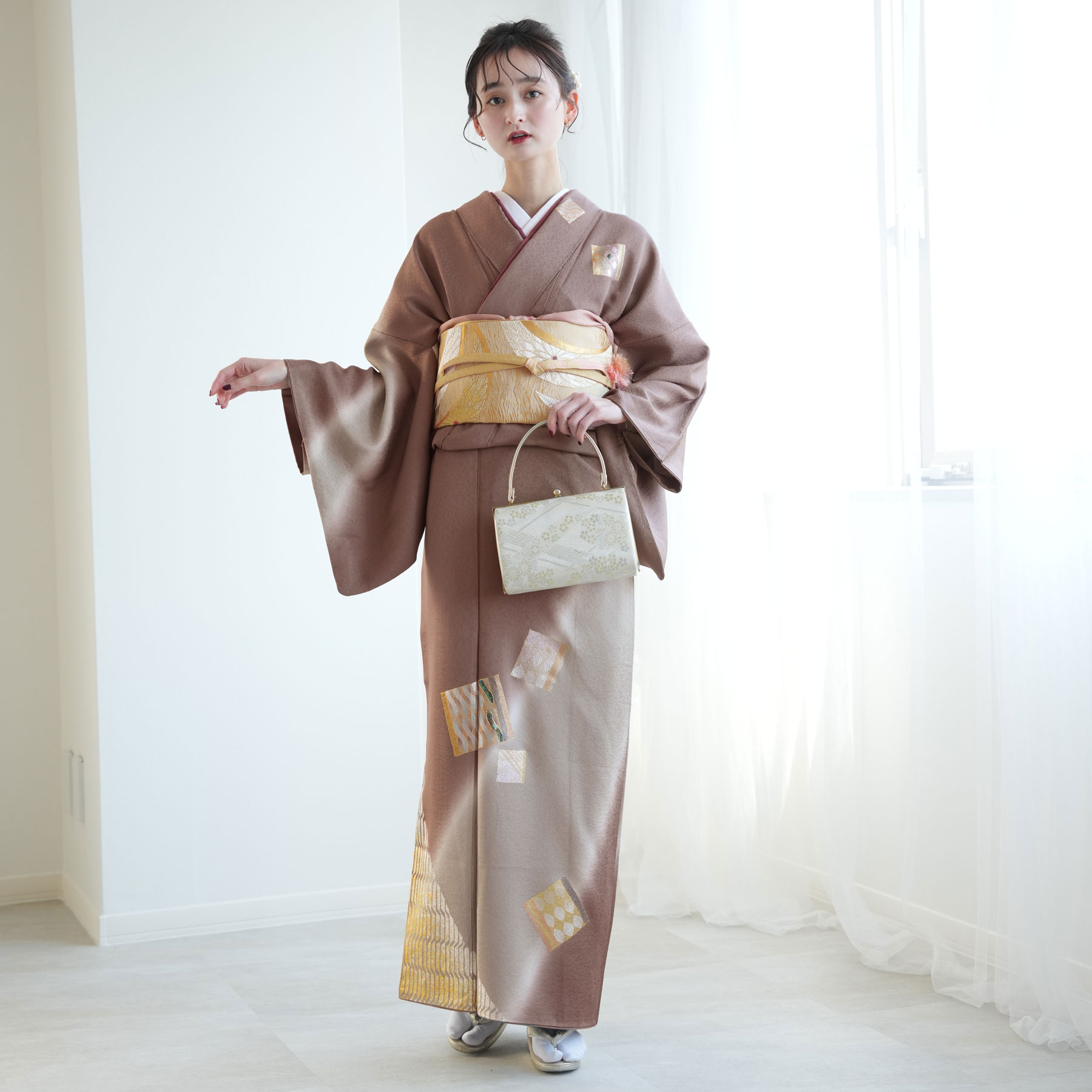 ※4月末以降予約可【レンタル】【附下 訪問着　20点フルセット 栗皮茶と茶鼠地に幾何学文様】 フリーサイズ 女性 附け下げ フォーマル 入学式 卒業式 結婚式 二次会 お宮参り 食事会 パーティー 式典 七五三 母 往復送料無料 茶系 金彩 幾何学 シンプル