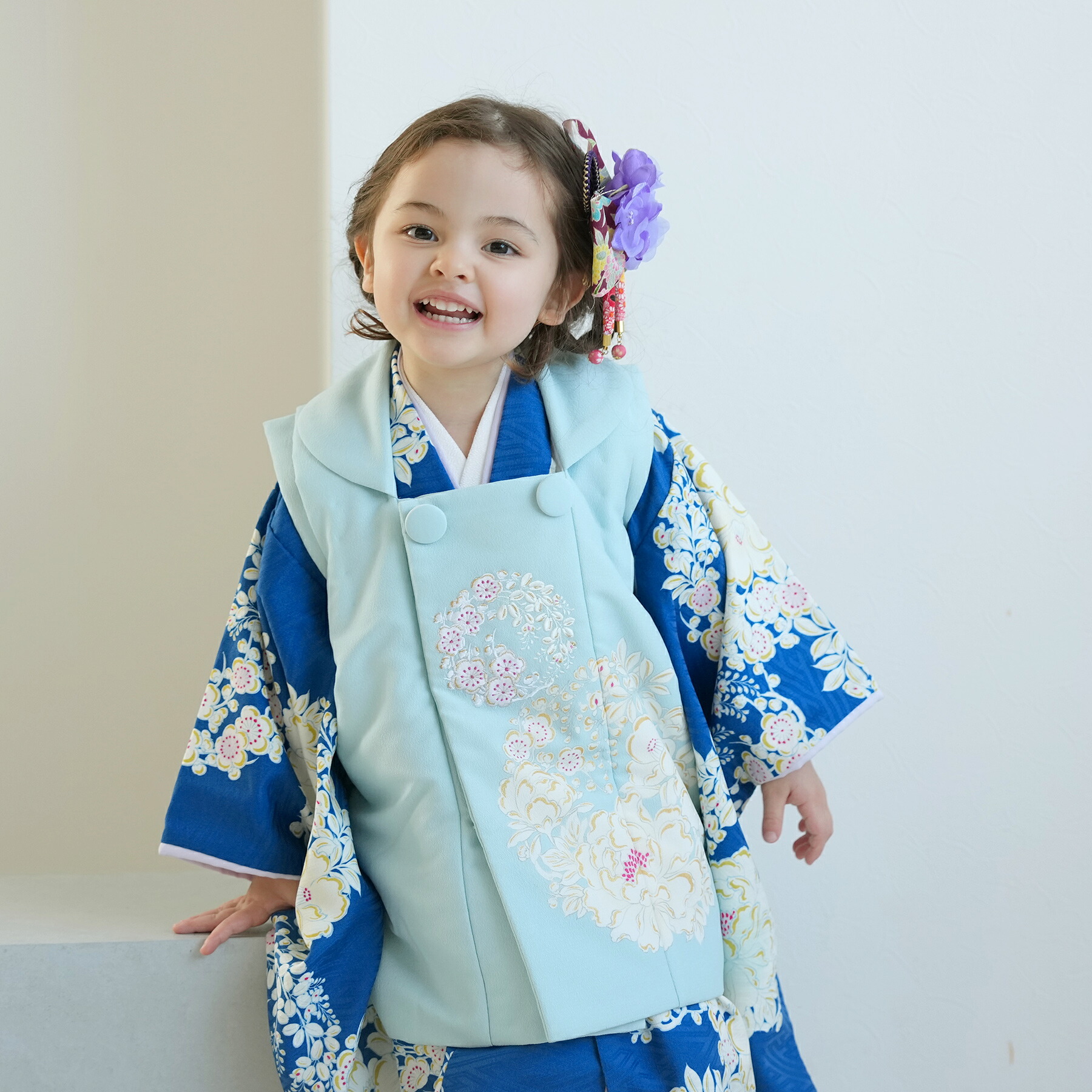 【レンタル】七五三 着物 3歳 セット キッズ 女の子 女子 ガール 着物 晴れ着 祝着 753 初詣 雛祭り ブランド 【NATURAL BEAUTY ナチュラルビューティー 七五三 3歳用 女の子用】 被布・着物・重ね襟・草履・巾着・髪飾り・半衿付き長襦袢・足袋の豪華セット｜ニコアンティーク
