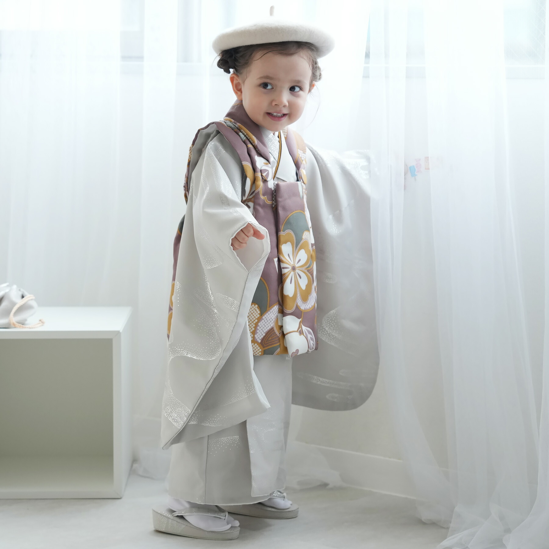 【レンタル】 往復送料無料 七五三セット ひよこ商店 88-105cm前後 七五三 3歳 女の子 着物 フルセット 花 被布セット グレー系 子供 三歳 被布コート 桜 疋田柄 緑 からし 銀 シルバー ニュアンスカラー 七五三参り 家族写真 記念撮影 スタジオ
